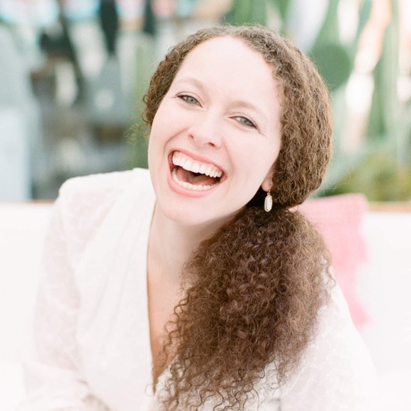 Meet your Posher, Cassi Claire - Picture 1 of 3